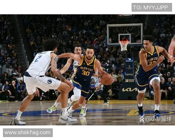 勇士与雷霆激战11月23日赛季对决精彩回顾与分析