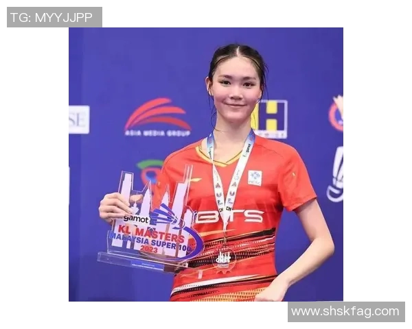 张秀英的网球人生探索：从青涩少女到职业选手的深度对话与成长之路